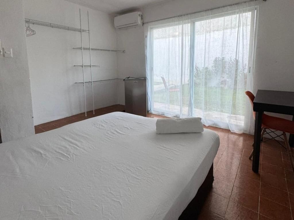 Basic Apartment, 4 Bedrooms, Non Smoking, Kitchenette | Iron/ironing board, free WiFi, bed sheets