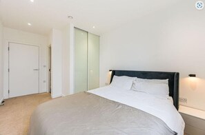 Room - Spacious Woolwich Apartment with sea view (London)