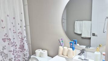 Apartment, 1 Bedroom | Bathroom