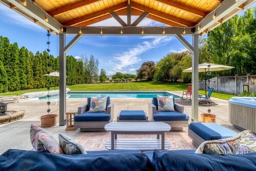 Spacious Country Retreat | Pool • Hot Tub • Sauna • 5 King Bedrooms
