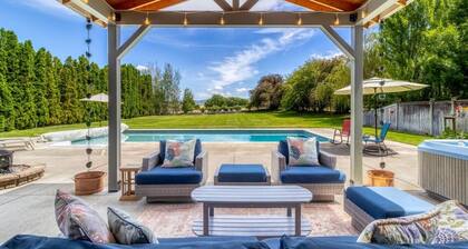 Spacious Country Retreat | Pool • Hot Tub • Sauna • 5 King Bedrooms