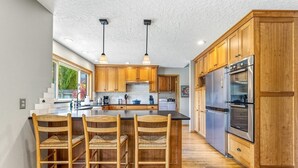 Coffee/tea maker, fridge, microwave, oven - Spacious Country Retreat | Pool • Hot Tub • Sauna • 5 King Bedrooms (Walla Walla)