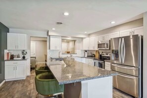 Private kitchen - Sage - Game Room - Walk to Entertainment District (Scottsdale)