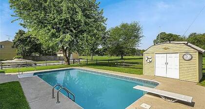 Cozy 1-bedroom house in enchanting Rossford with AC