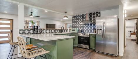 Coffee/tea maker, fridge, microwave, oven