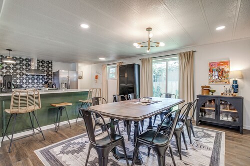 Lakeside Granbury Home w/ Huge Backyard and Dock