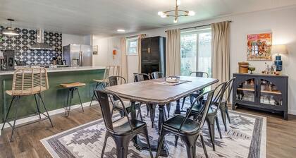 Lakeside Granbury Home w/ Huge Backyard and Dock