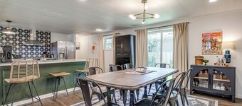 Lakeside Granbury Home w/ Huge Backyard and Dock