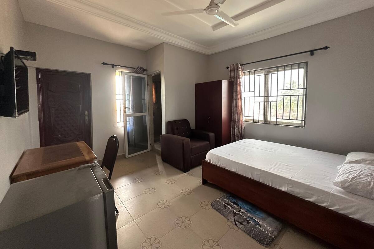 Habitación estándar doble, balcón | Escritorio
