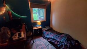 3 bedrooms, WiFi, bed sheets - Cabin by the stream and near the trails around Lake Millette (Sainte-Adèle)
