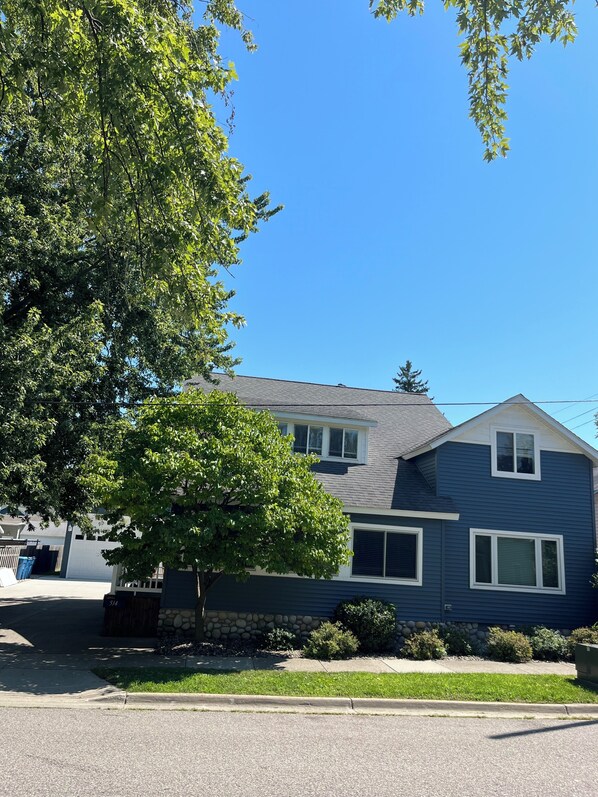 Exterior - Prime Location Downtown
Walking distance to everything (Grand Haven)