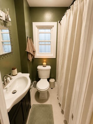 Bathroom - Modern SoFi Retreat - 2 Min Walk to World Cup & Stadium Events (Inglewood)
