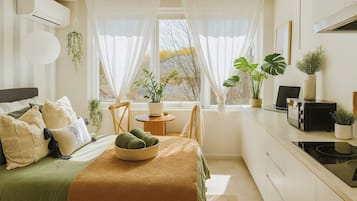 Iron/ironing board, WiFi, bed sheets
