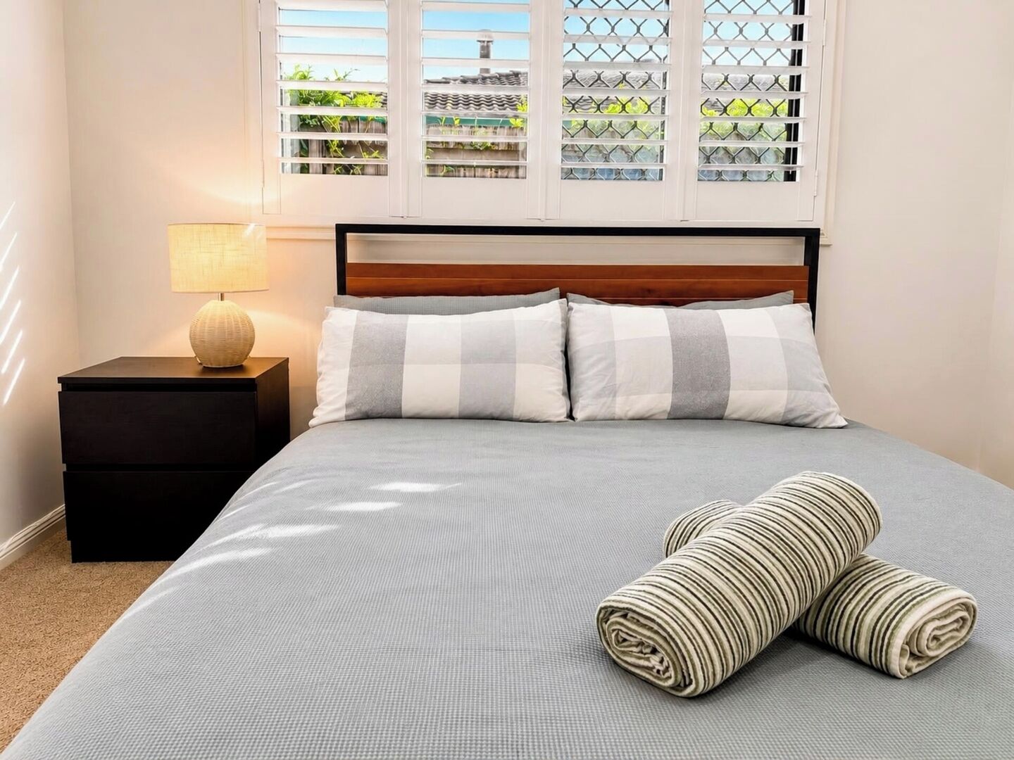 5 bedrooms, WiFi, bed sheets