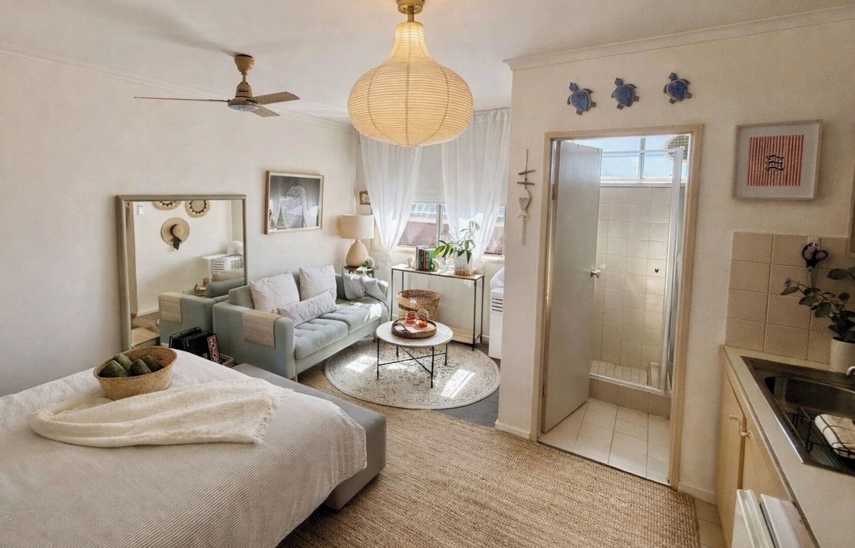 Iron/ironing board, WiFi, bed sheets