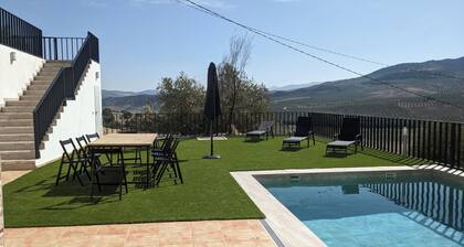 Beautiful House, Sleeps 7 With Private Pool