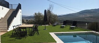 Beautiful House, Sleeps 7 With Private Pool