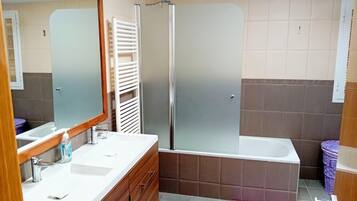 Separate bathtub and shower, deep-soaking bathtub, towels