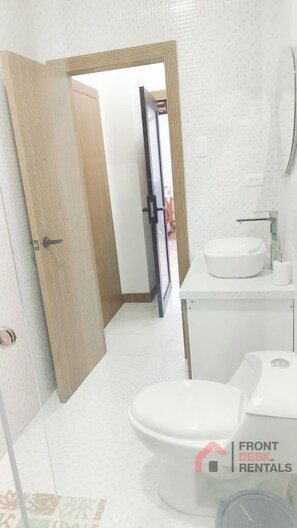 Bathroom - Diamond Beach Suite Pool, Jacuzzi & Oceanfront (Montanita)