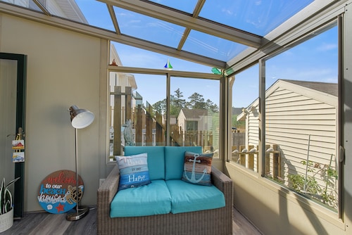 Sunrise/Sunset | Affordable townhome close to Park & Carnival!
