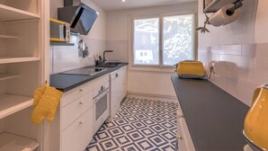 Coffee/tea maker, fridge, microwave, oven - L'Appartement des Sommets - Welkeys (Combloux)