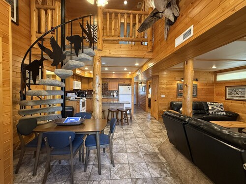 Family-friendly log cabin style house by Lewis & Clark Lake at DJ's Resort
