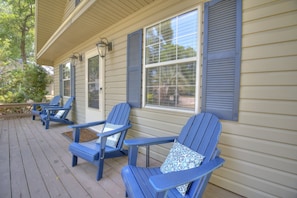 Terrace/patio - Surfside Sunrise | Cozy Cottage Near Surfside Beach & Myrtle Beach Attractions (Myrtle Beach)