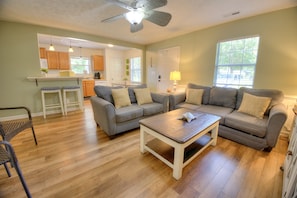 Smart TV - Surfside Sunrise | Cozy Cottage Near Surfside Beach & Myrtle Beach Attractions (Myrtle Beach)