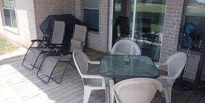 Outdoor dining - Peaceful 3-bedroom house with AC in charming Pharr (Pharr)