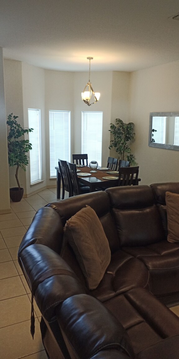 Peaceful 3-bedroom House With Ac In Charming Pharr - McAllen, TX