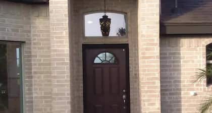 Peaceful 3-bedroom house with AC in charming Pharr