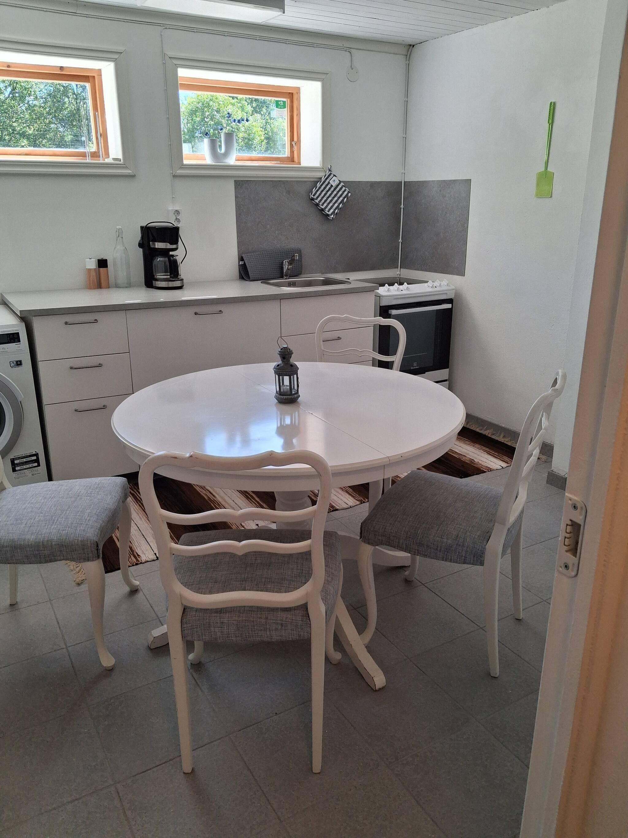 Leilighet, 1 soverom, tilgjengelighetstilpasset, peis | Spisestue