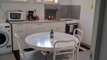 Apartment, 1 Schlafzimmer, barrierefrei, Kamin | Esszimmer