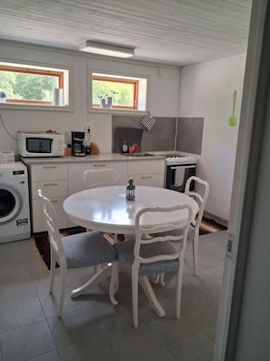 Apartment, 1 Bedroom, Accessible, Fireplace | Dining room