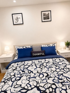 Room - Private beautiful Suite in Bungalow (Brossard)