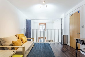 Fernseher, Stereoanlage, Arbeitsbereiche