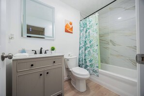 Shower, hair dryer, bidet, towels
