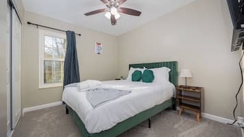 3 bedrooms, iron/ironing board, WiFi, bed sheets
