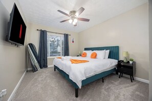 3 bedrooms, iron/ironing board, WiFi, bed sheets