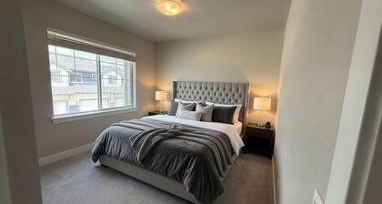 Lake Front Luxury Townhome✨