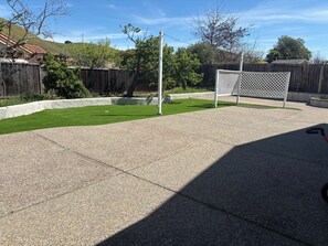 Property grounds - Modern Home in Hercules Near SF, Napa & Oakland with AC (Hercules)