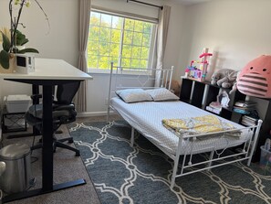 Desk, WiFi - Modern Home in Hercules Near SF, Napa & Oakland with AC (Hercules)