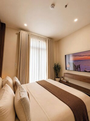 Quarto casal superluxo, sacada | Escrivaninha, cortinas blackout, quartos à prova de som
