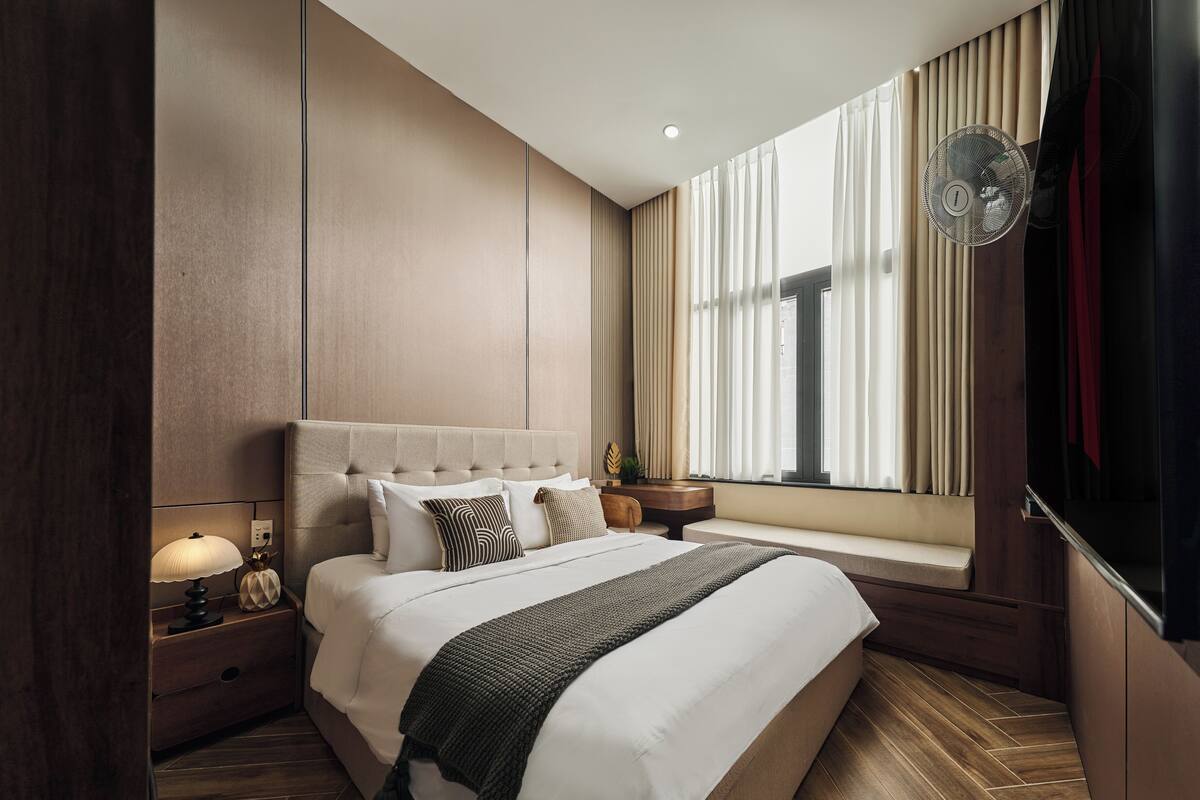 Deluxe-Doppelzimmer, Stadtblick | Bettwäsche aus ägyptischer Baumwolle, hochwertige Bettwaren