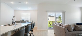 LaGrange Luxury: Near Eastport w/ Golf Cart!