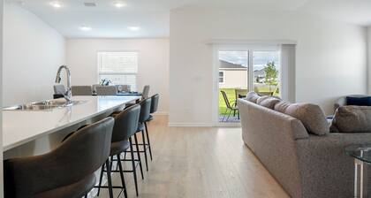 LaGrange Luxury: Near Eastport w/ Golf Cart!