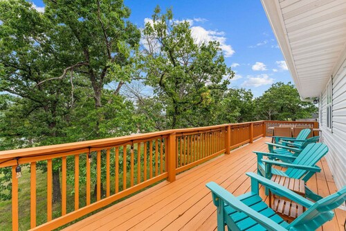 Steps to Port of Kimberling & Table Rock Lake_Free Attraction Tickets_Outdoor Pool