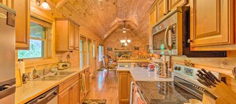 Fantastic 3-bedroom cabin with AC in welcoming Waynesville