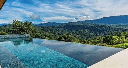 3-bedroom Luxury Villa Dominical Walk to the Waterfalls!!