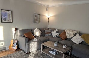 Living area - Lovely 3-bedroom house with AC in vibrant Detroit (Detroit)